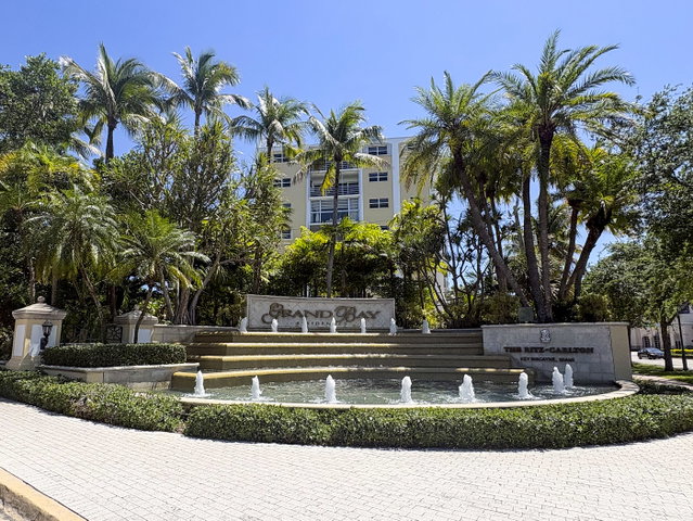 Grand Bay Residences photo 3